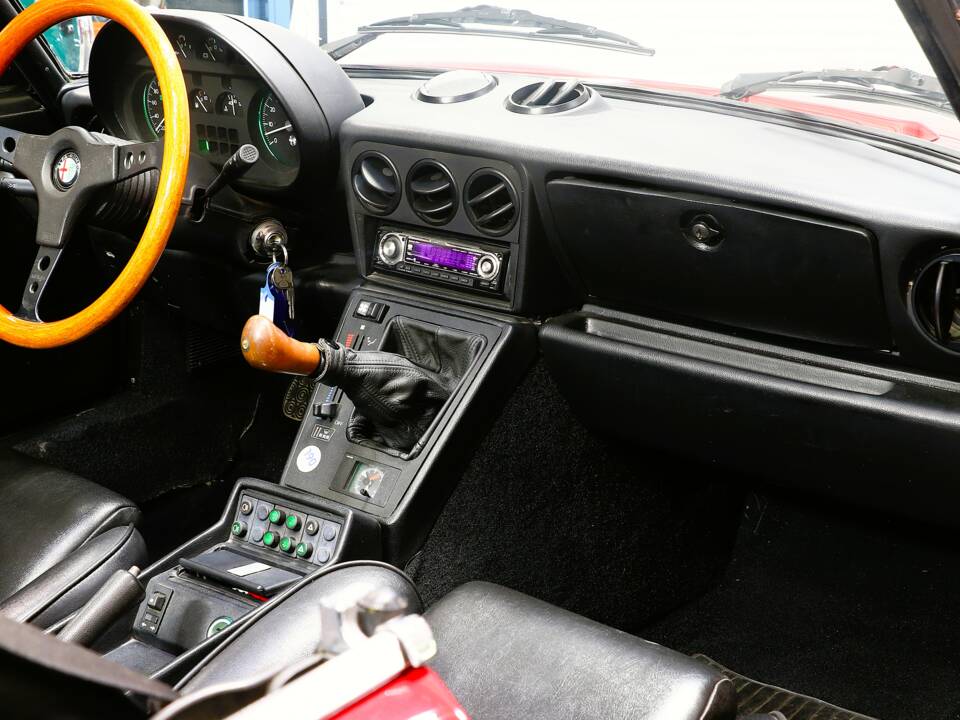 Bild 19/25 von Alfa Romeo 2.0 Spider (1993)