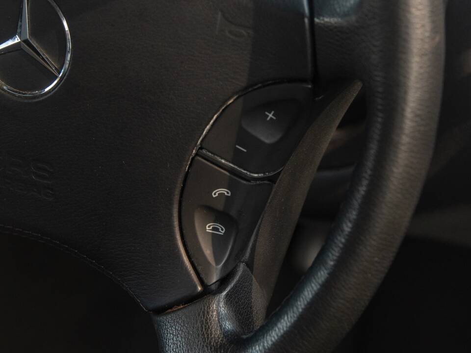 Image 14/50 of Mercedes-Benz CL 500 (2002)