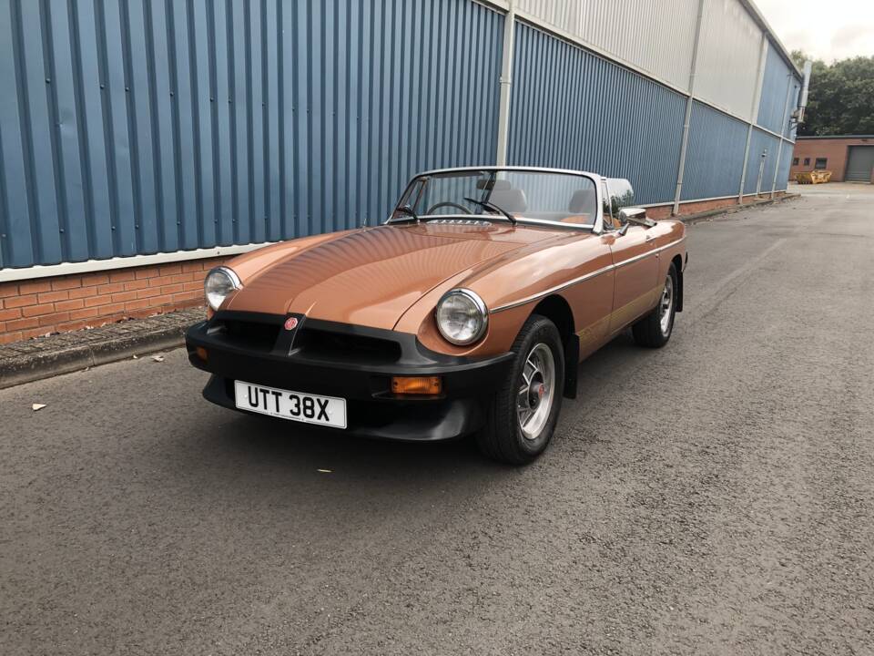 Image 3/13 of MG MGB V8 (1982)