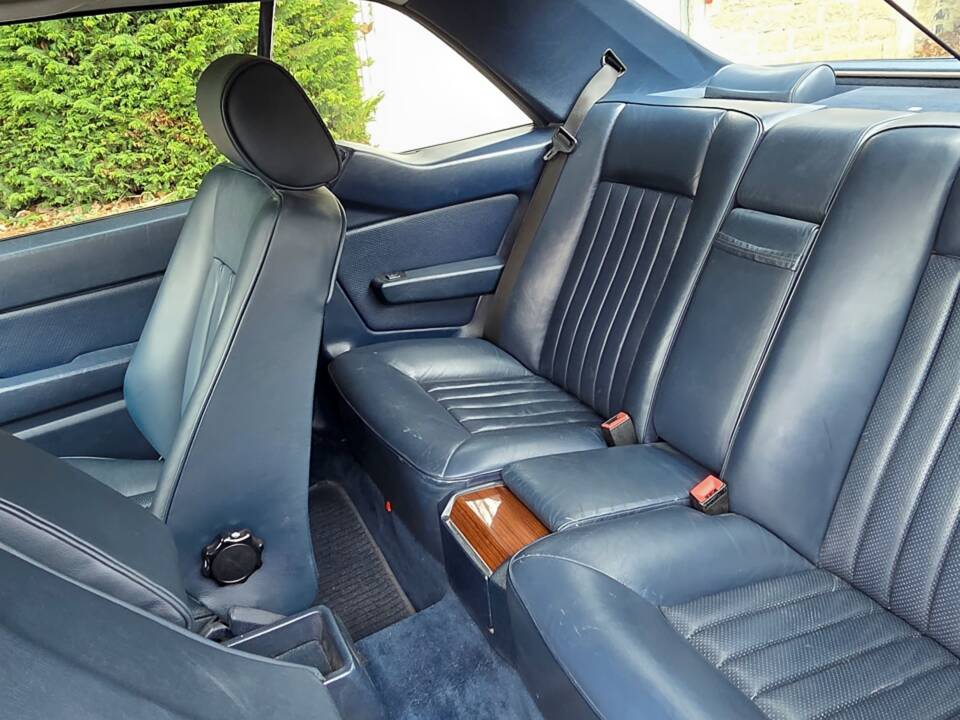 Bild 7/9 von Mercedes-Benz 230 CE (1988)
