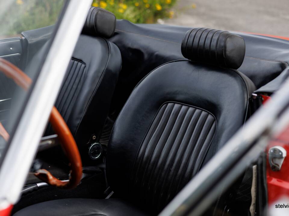 Image 28/44 of Alfa Romeo 1750 Spider Veloce (1969)