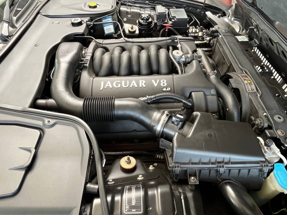Image 16/50 of Jaguar XJ 8 Sovereign (2000)