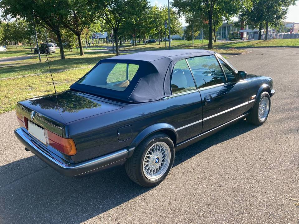 Image 7/23 of BMW 320i (1989)