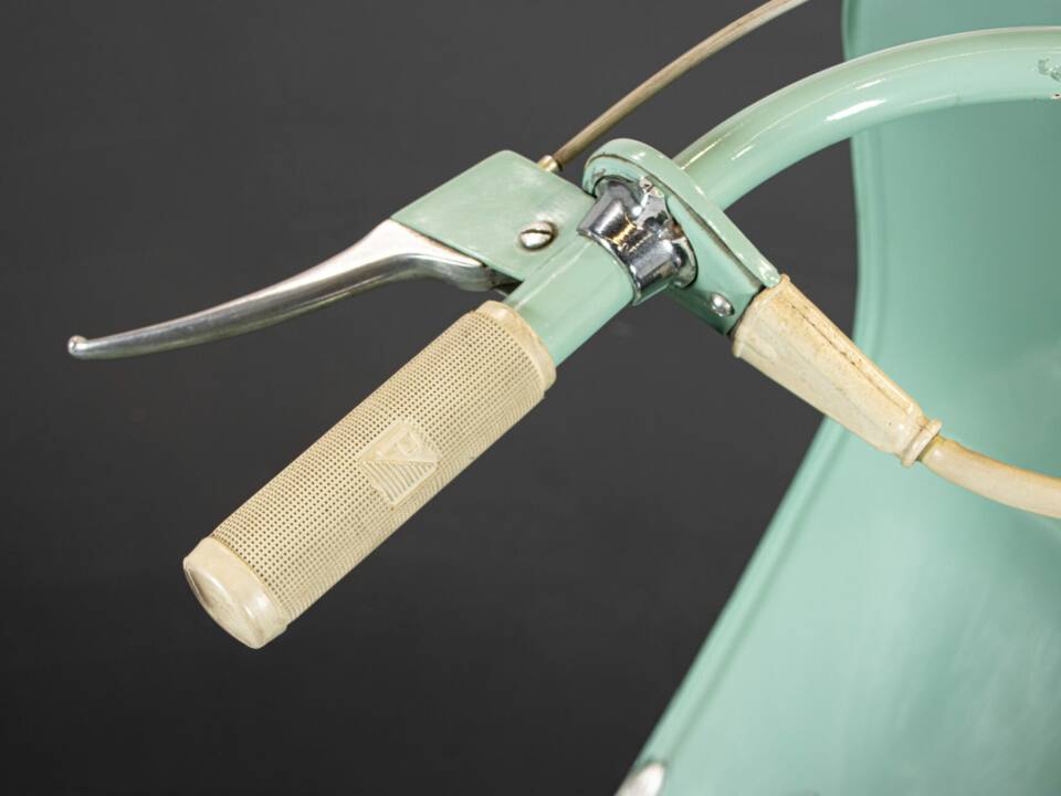 Immagine 43/50 di Piaggio Vespa 125 (1953)