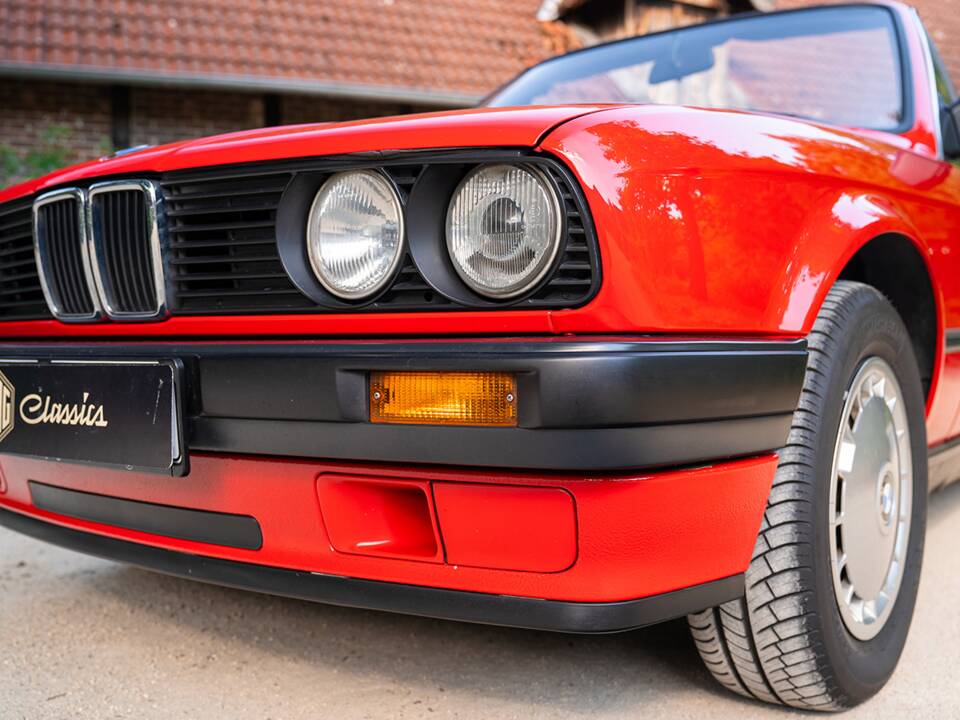 Immagine 12/33 di BMW 318i (1991)