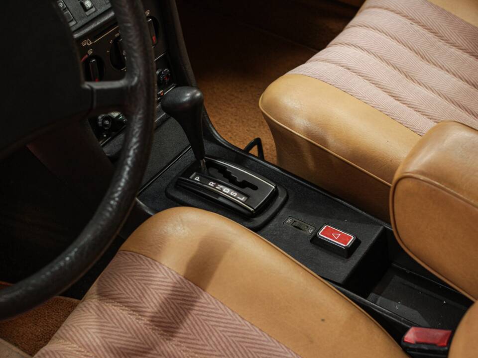 Bild 26/54 von Mercedes-Benz 250 T (1979)