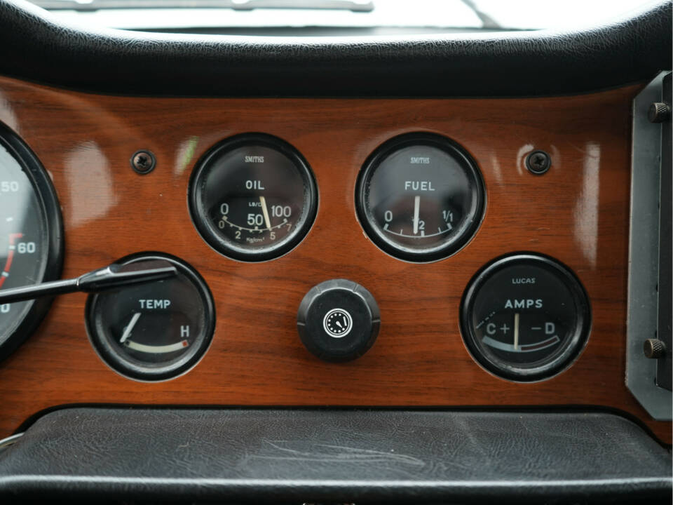Image 13/33 of Triumph TR 6 (1969)