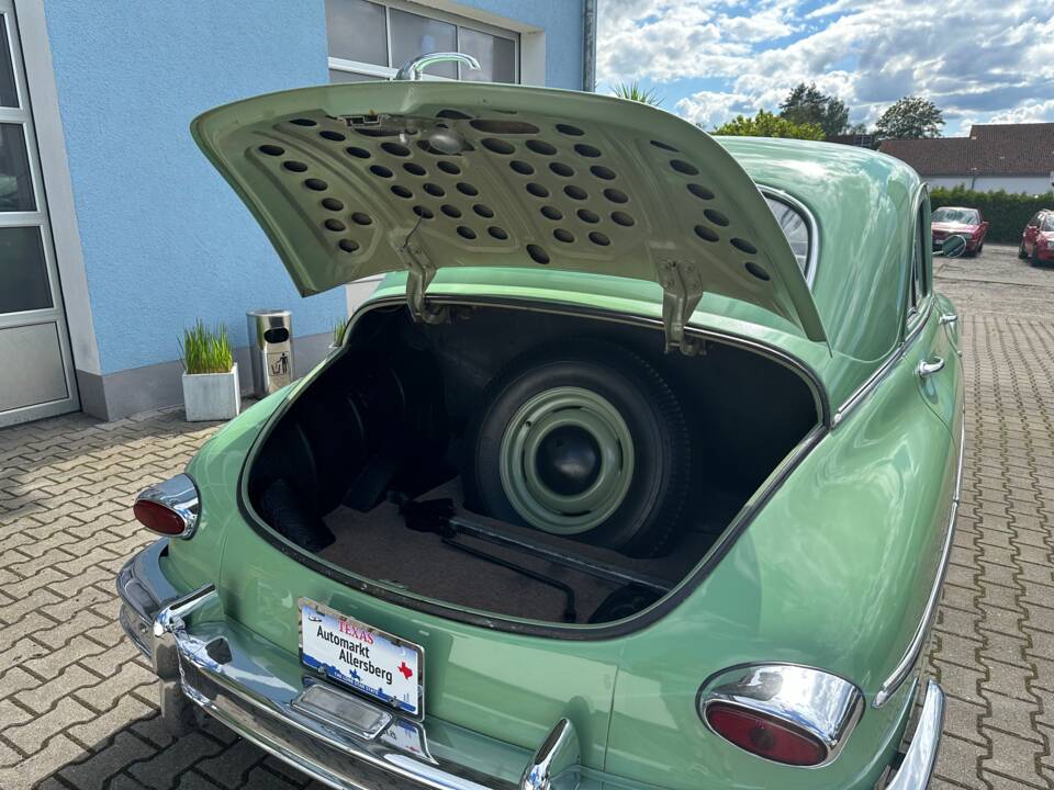 Image 28/82 of Packard Deluxe (1950)