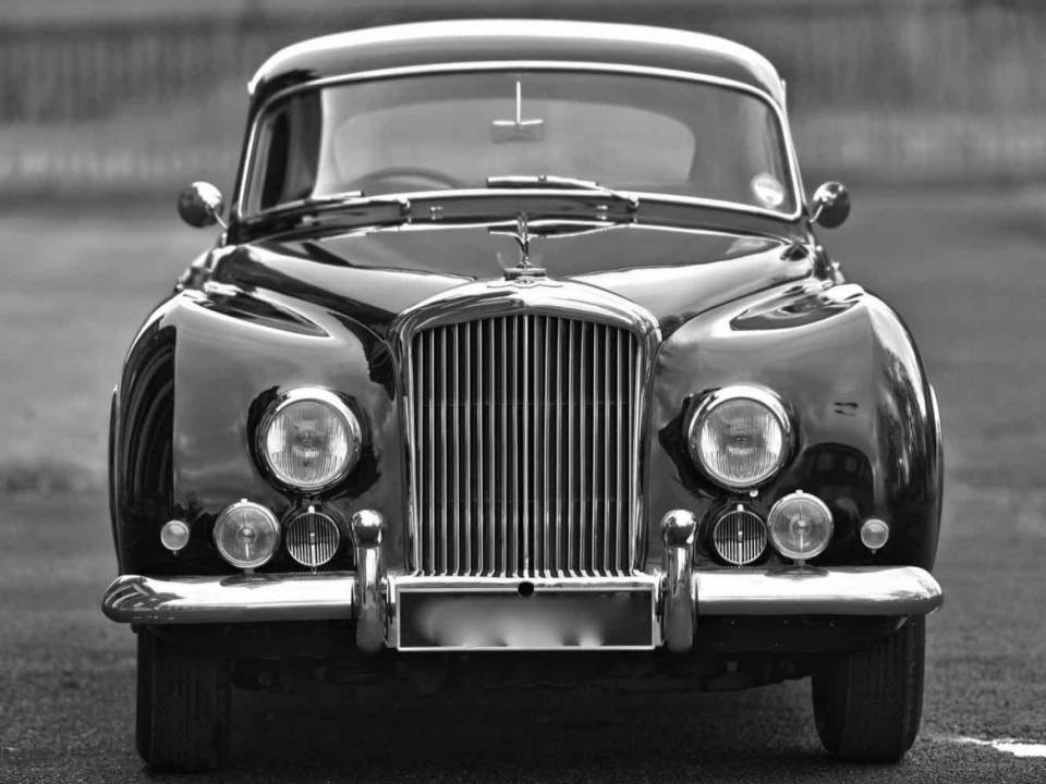 Image 5/7 of Bentley R-Type Continental (1953)