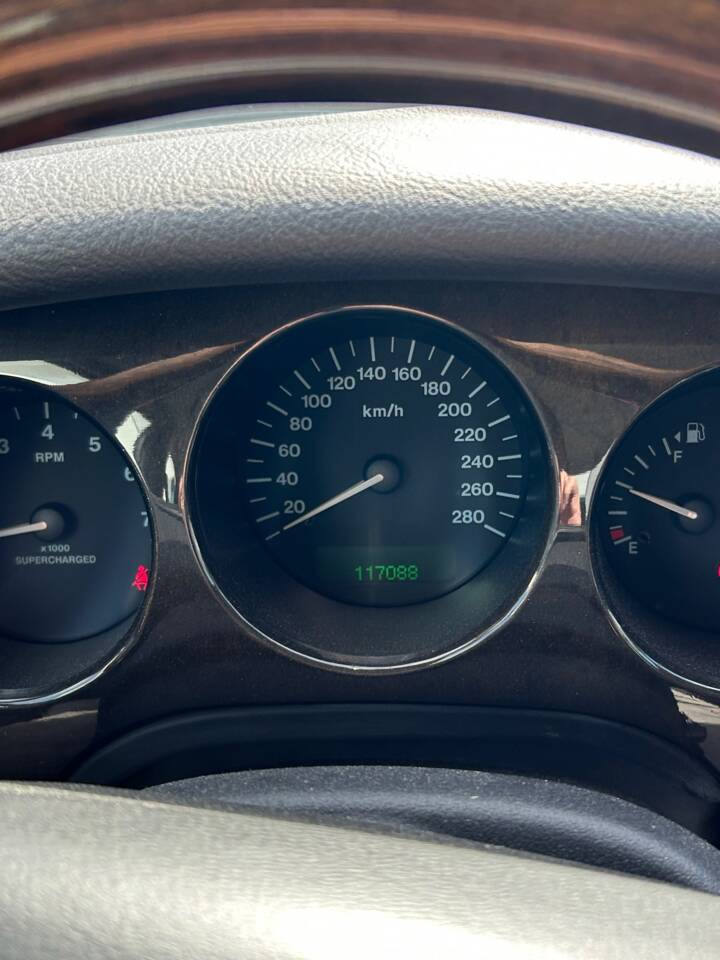 Image 9/9 of Jaguar XJR 4.0 (2000)