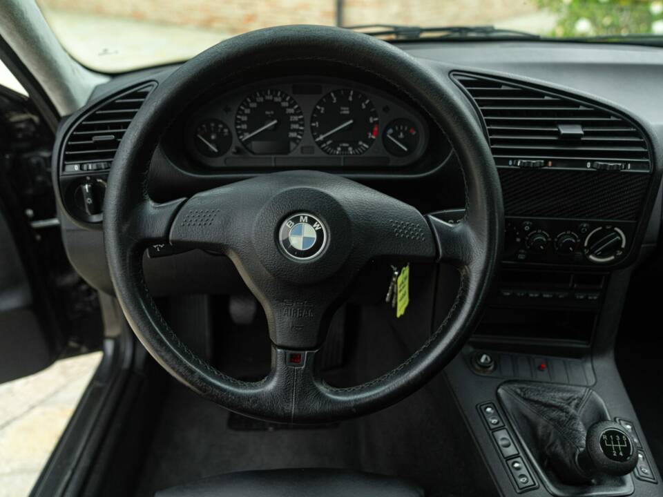 Image 38/50 of BMW 318 (1994)