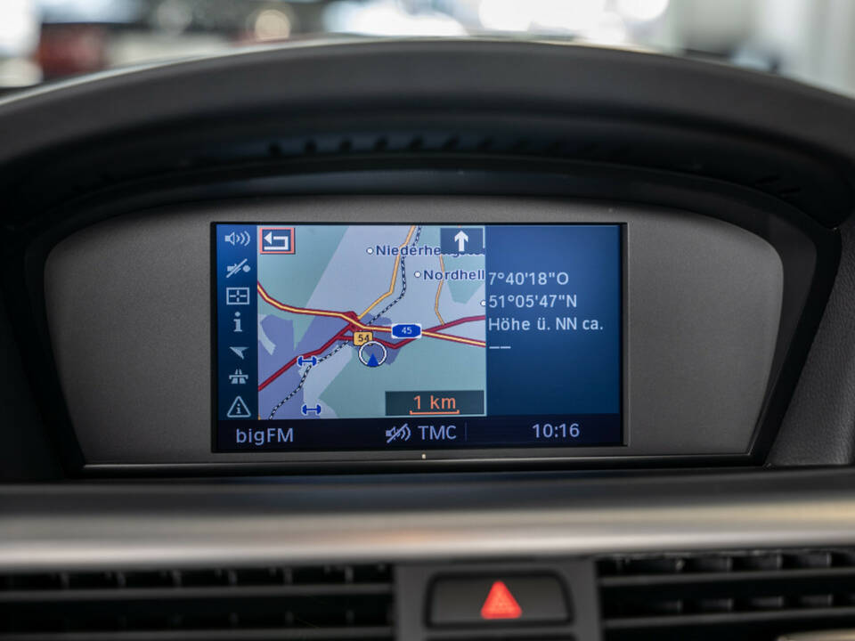 Image 10/31 of BMW 320i (2008)