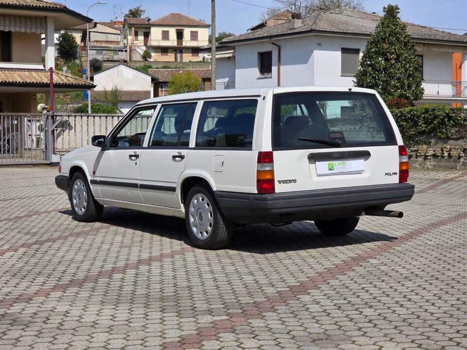 Bild 3/35 von Volvo V40 2.0 16V (1996)
