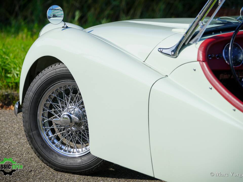 Image 40/45 of Triumph TR 2 (1954)