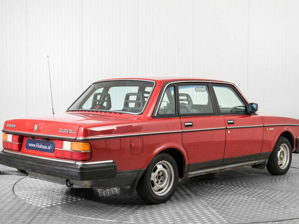 Image 2/50 of Volvo 240 (1987)