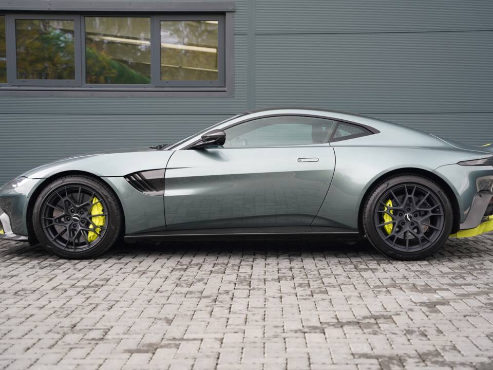 Bild 6/50 von Aston Martin V8 Vantage AMR (2020)