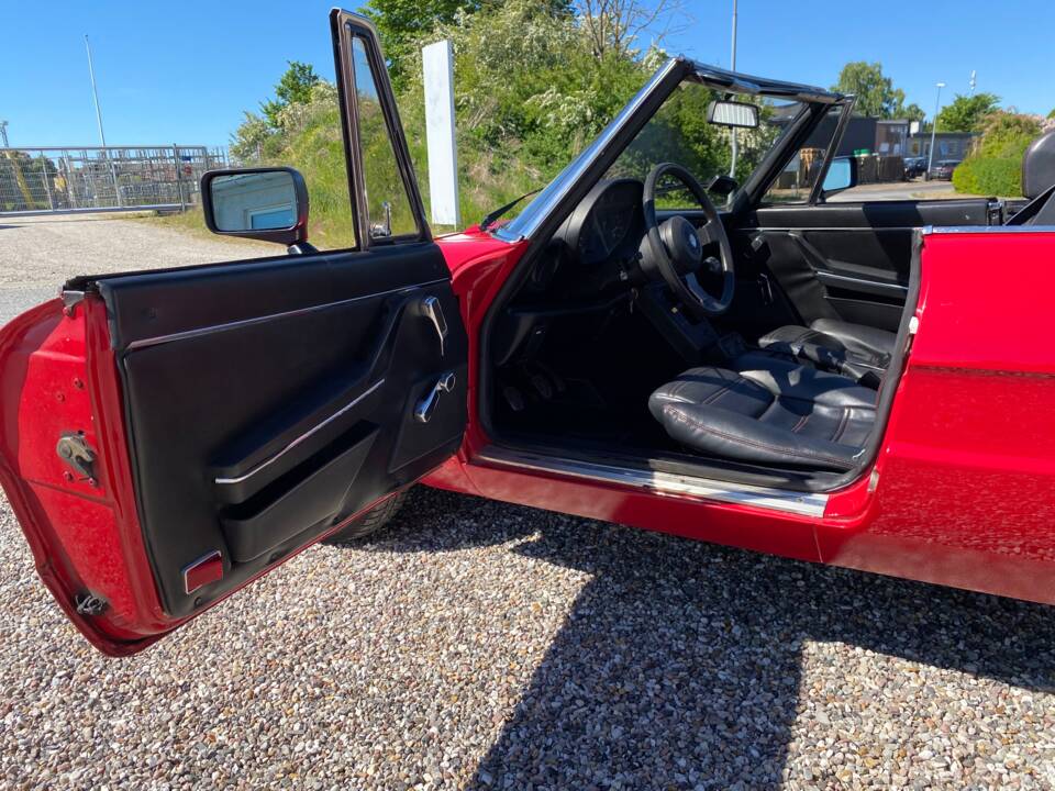 Image 28/56 of Alfa Romeo 2.0 Spider (1986)
