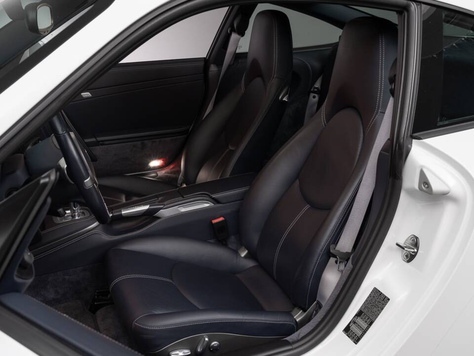 Image 23/40 of Porsche 911 Carrera 4 (2009)