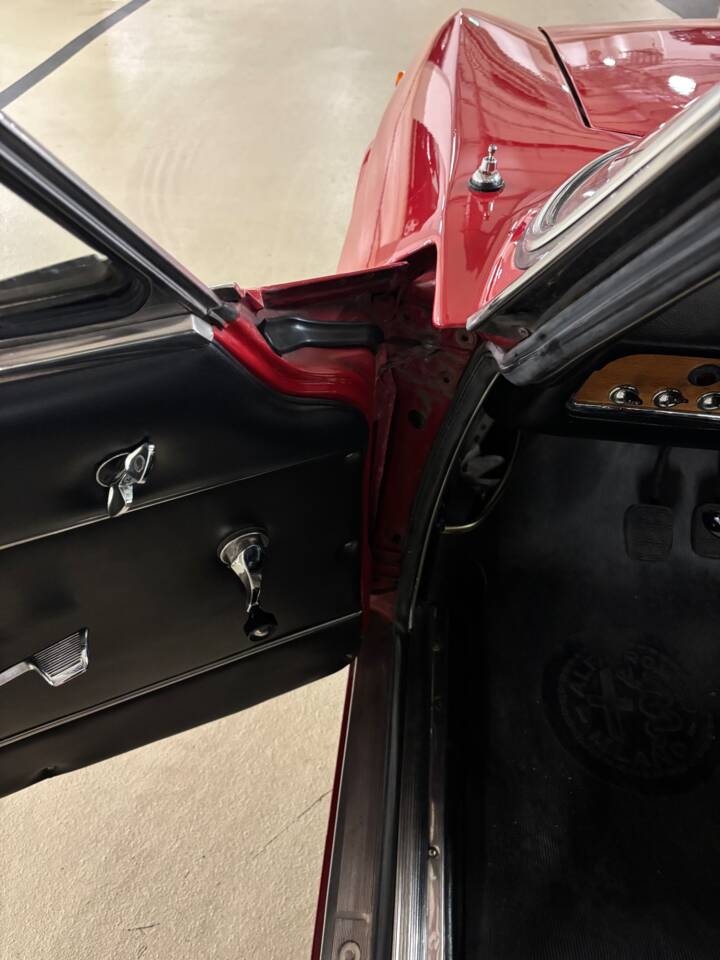 Afbeelding 26/33 van Alfa Romeo Giulia 1600 GT Junior (1972)