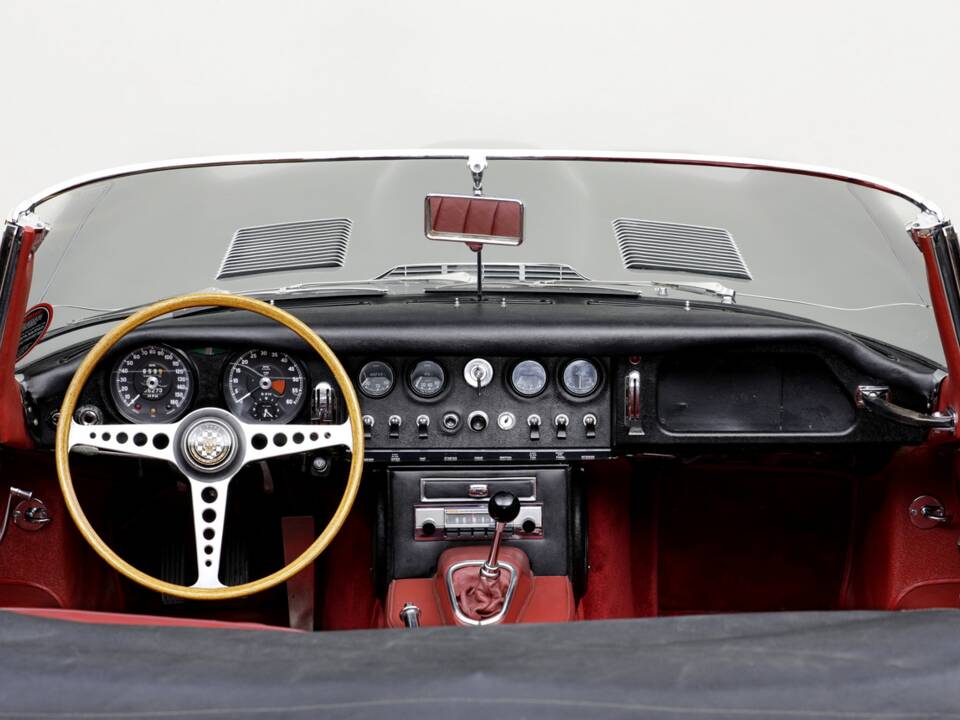 Afbeelding 13/27 van Jaguar E-Type 4.2 (1966)