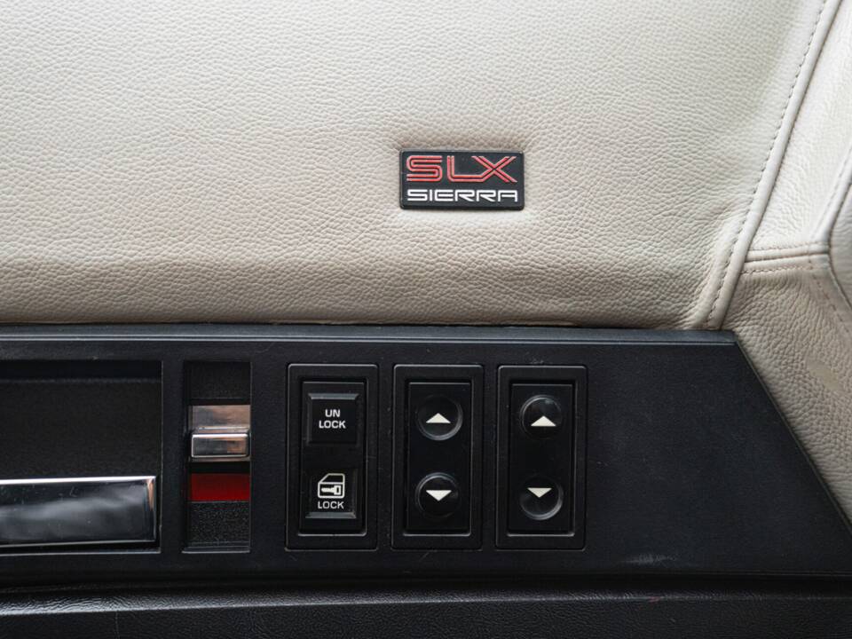 Image 41/50 of GMC Sierra 1500 (1990)