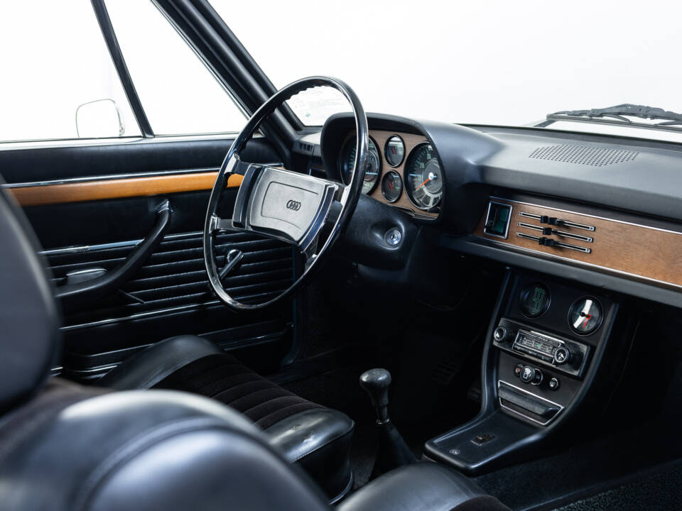 Image 8/26 of Audi 100 Coupe S (1973)