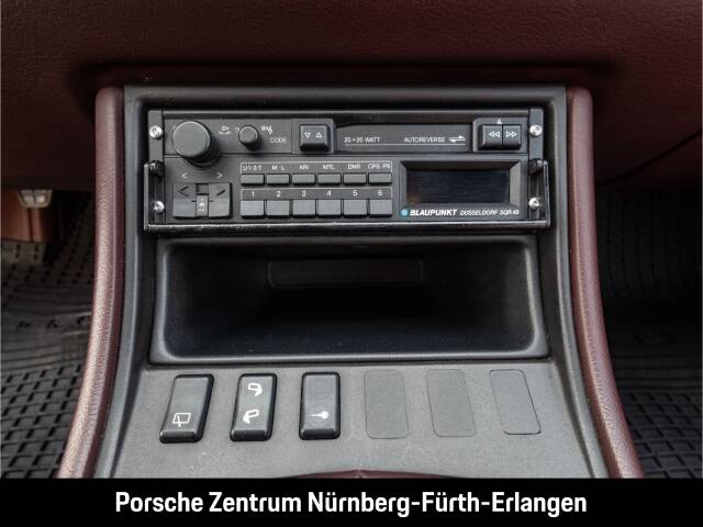 Immagine 36/39 di Porsche 944 Turbo (1988)
