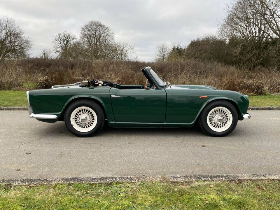 Image 7/66 of Triumph TR 4 (1964)