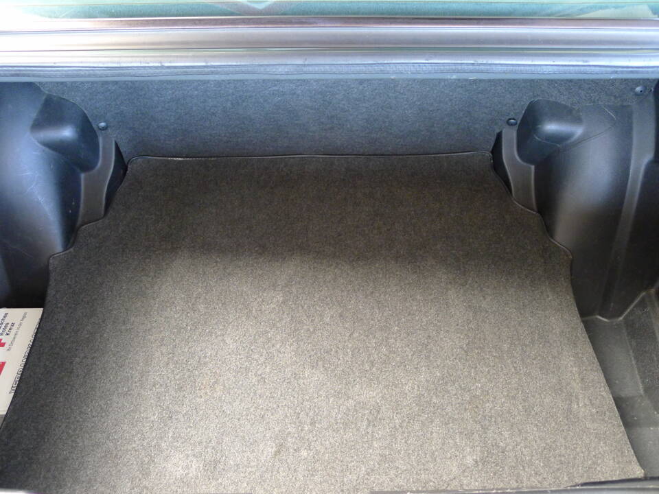 Bild 15/37 von Mercedes-Benz 190 E (1989)