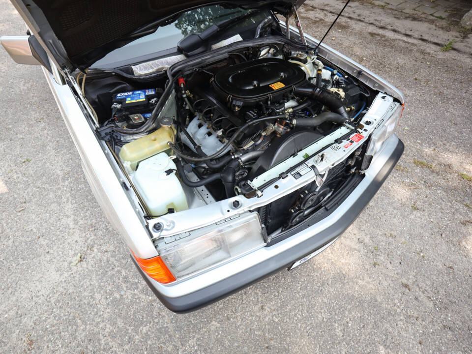 Immagine 19/100 di Mercedes-Benz 190 E 2.3 (1992)