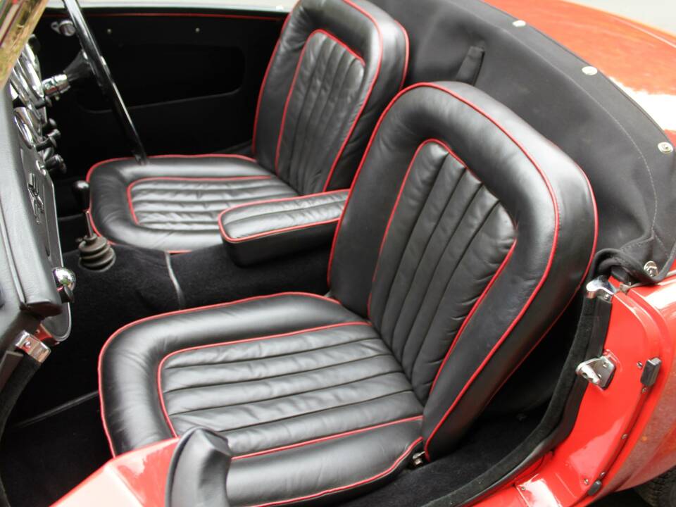 Imagen 13/17 de MG MGA Twin Cam (1959)