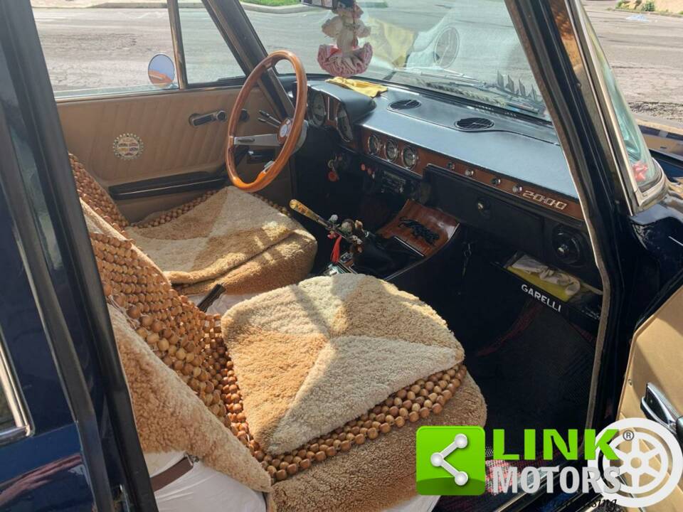Bild 9/10 von Alfa Romeo 2000 Berlina (1976)