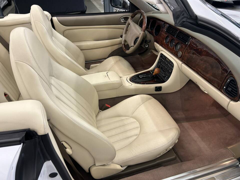 Immagine 15/28 di Jaguar XK8 4.0 (1997)