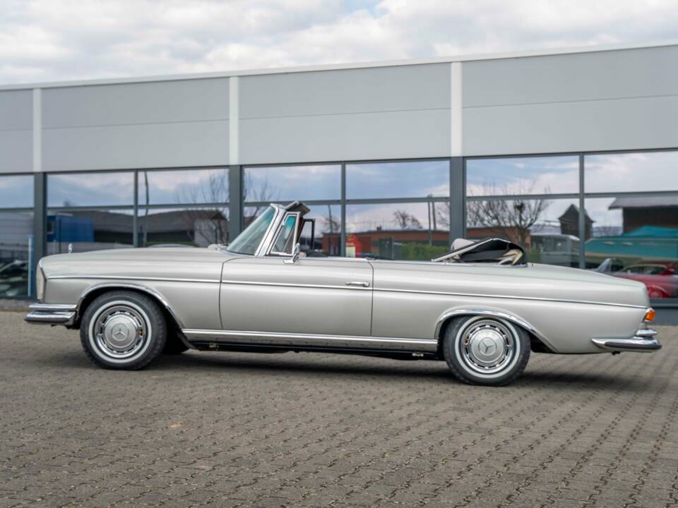 Imagen 9/30 de Mercedes-Benz 280 SE 3,5 (1969)