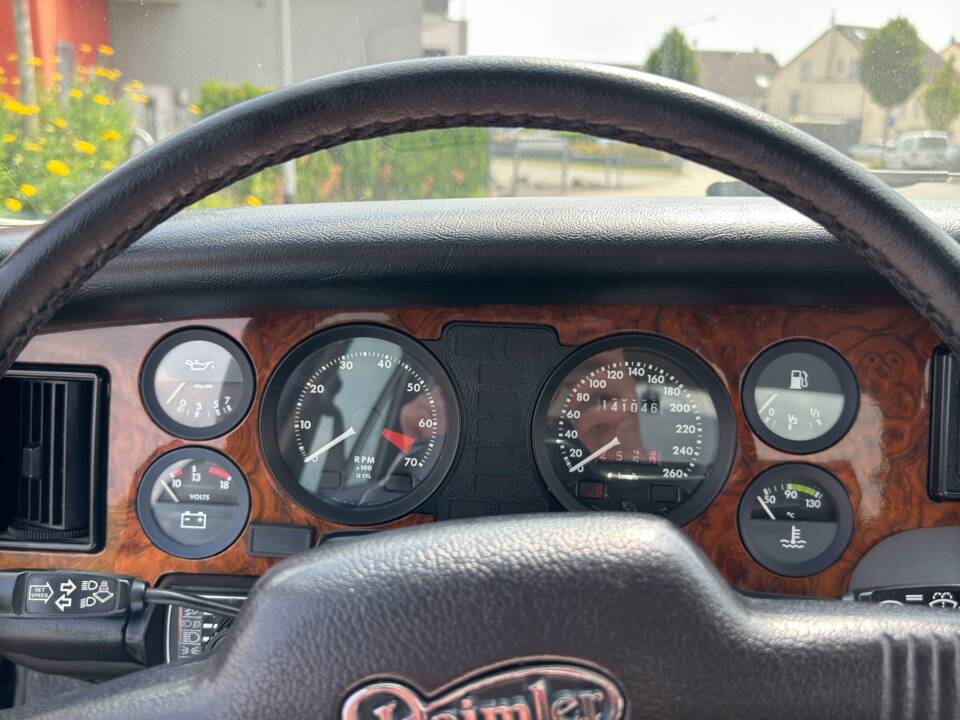 Image 16/20 of Daimler Double Six (1992)