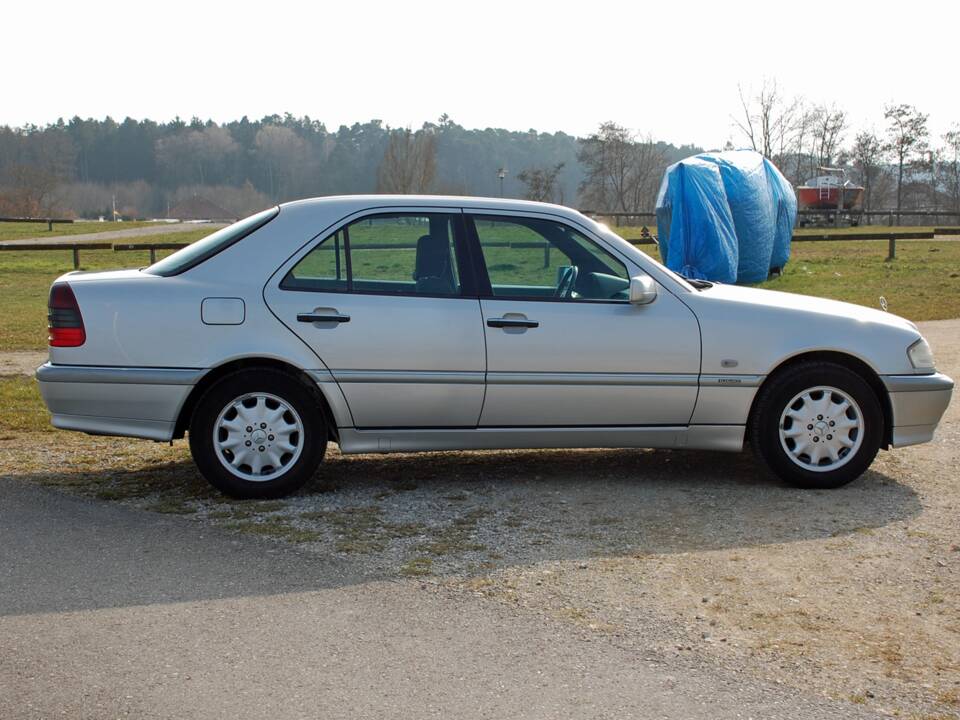 Bild 9/40 von Mercedes-Benz C 200 Kompressor (1997)