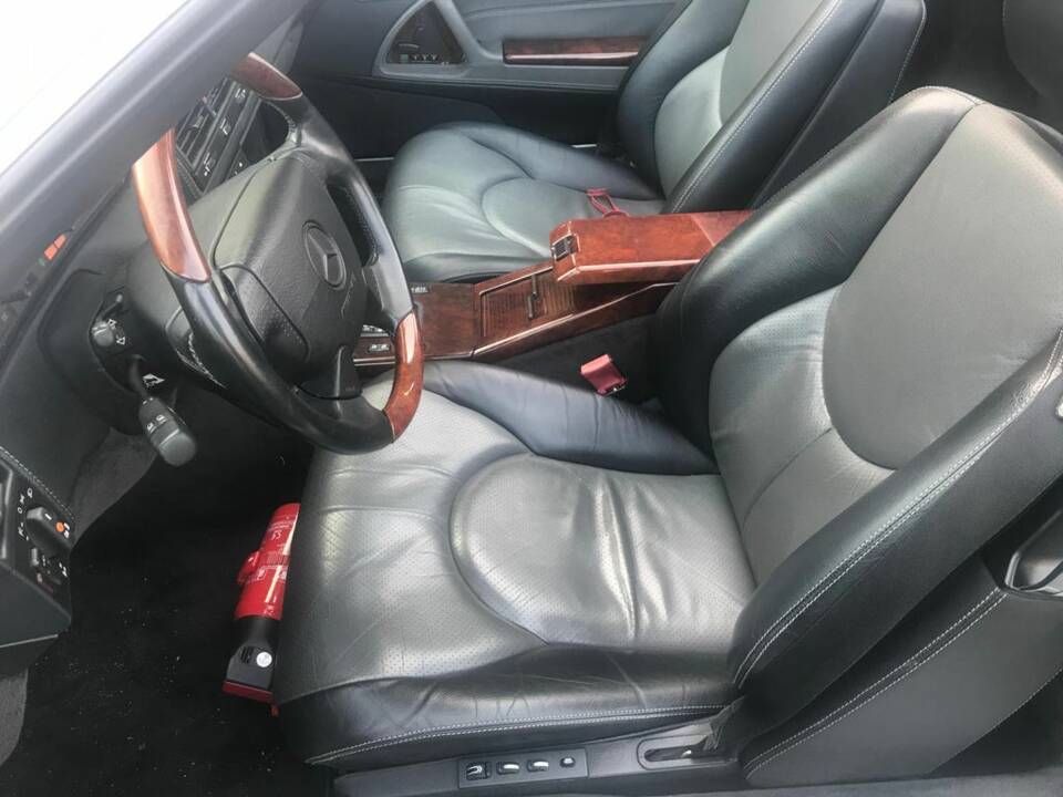 Image 2/8 de Mercedes-Benz SL 70 AMG (1997)