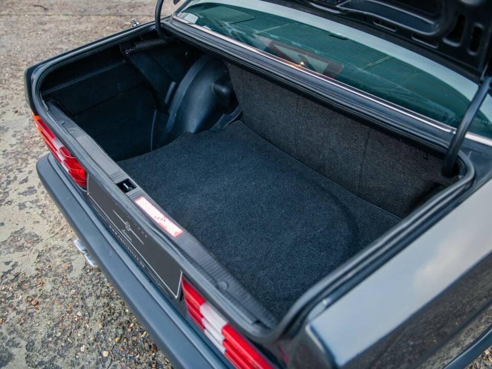 Bild 28/32 von Mercedes-Benz 190 E 2.5-16V (1992)