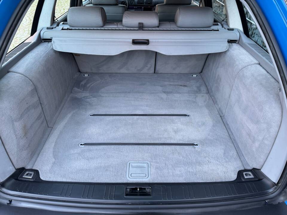 Image 65/100 of BMW 540i Touring (1998)