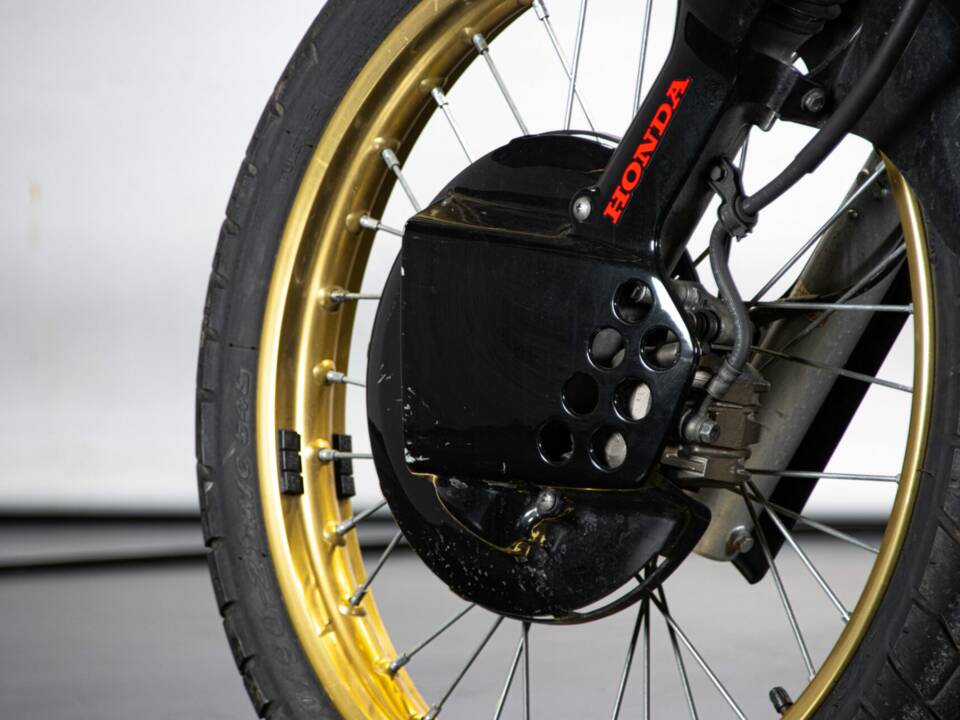 Image 13/38 de Honda NX 650 Dominator (1988)