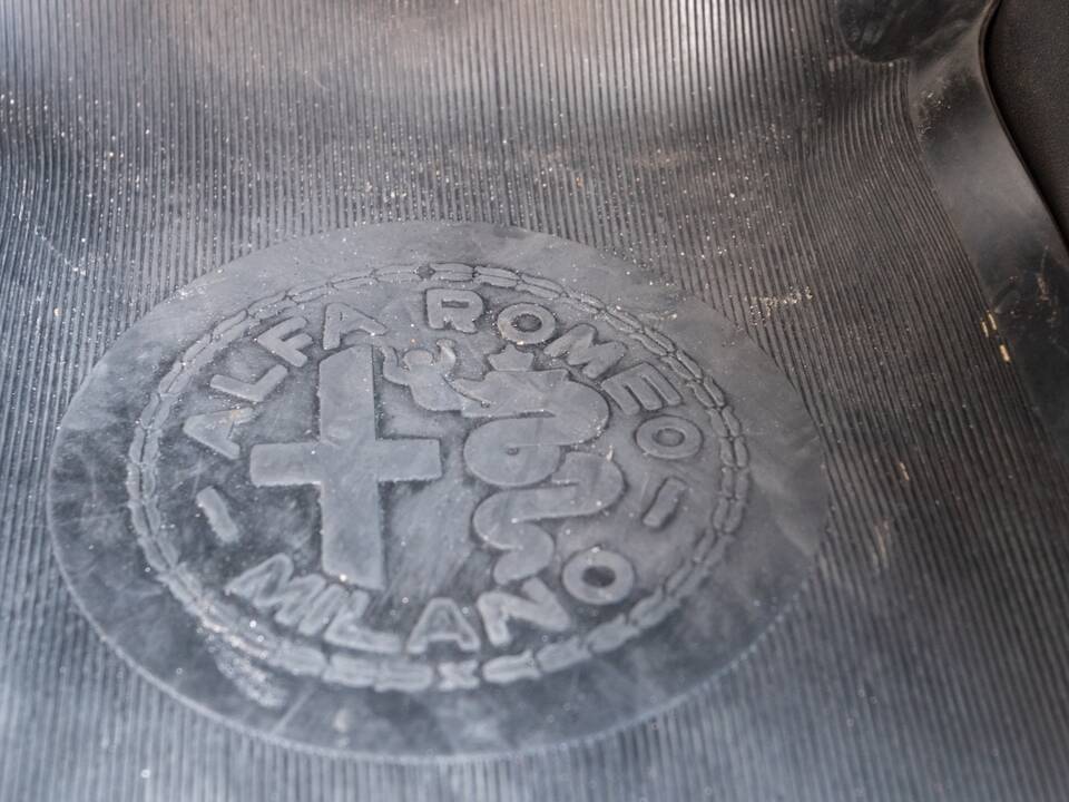 Image 18/50 de Alfa Romeo 1600 Spider Duetto (1967)