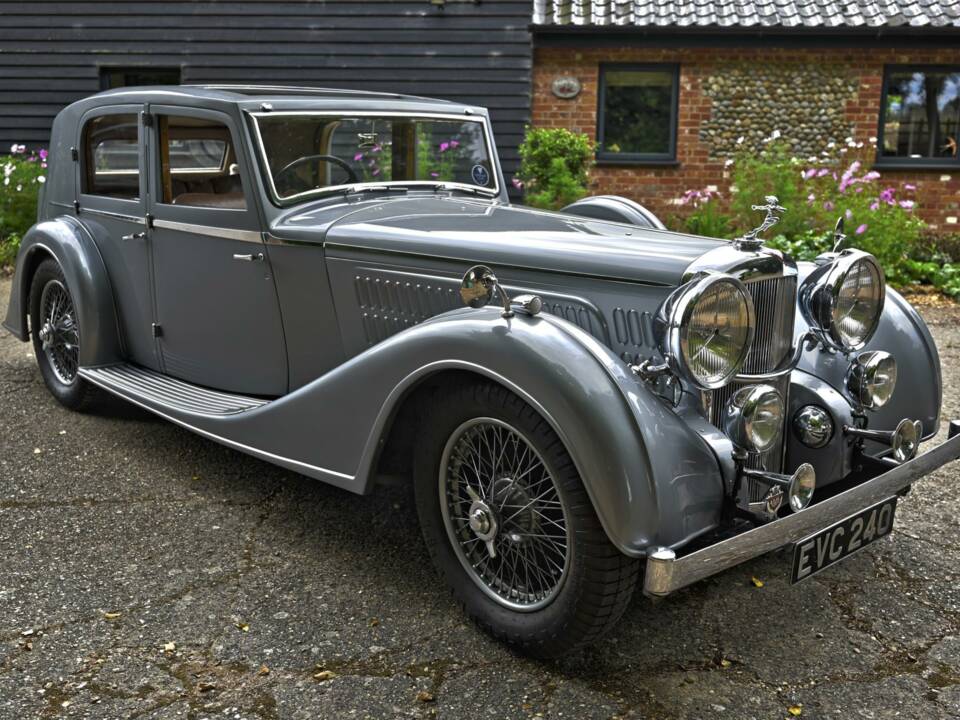 Image 3/50 of Alvis 4.3 Liter Saloon (1940)