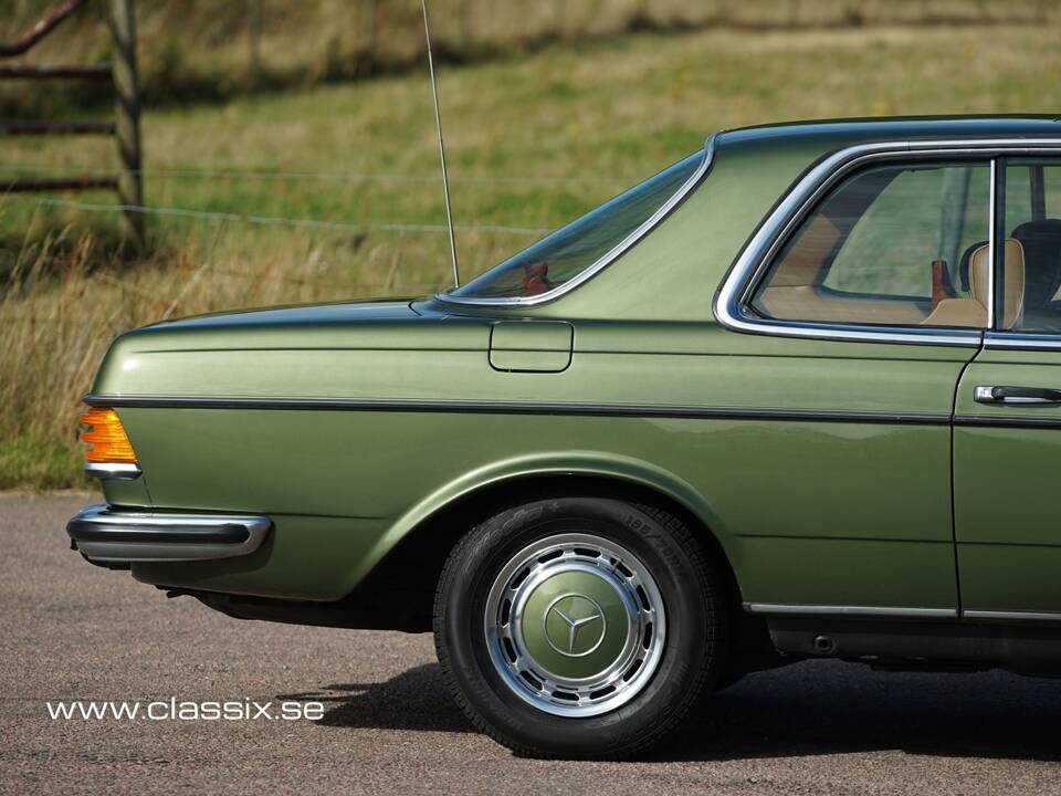 Image 5/17 of Mercedes-Benz 280 CE (1977)