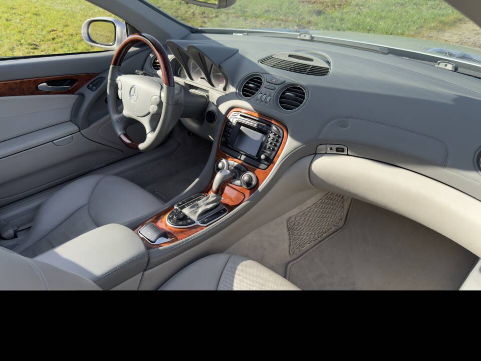 Image 12/89 of Mercedes-Benz SL 500 (2002)