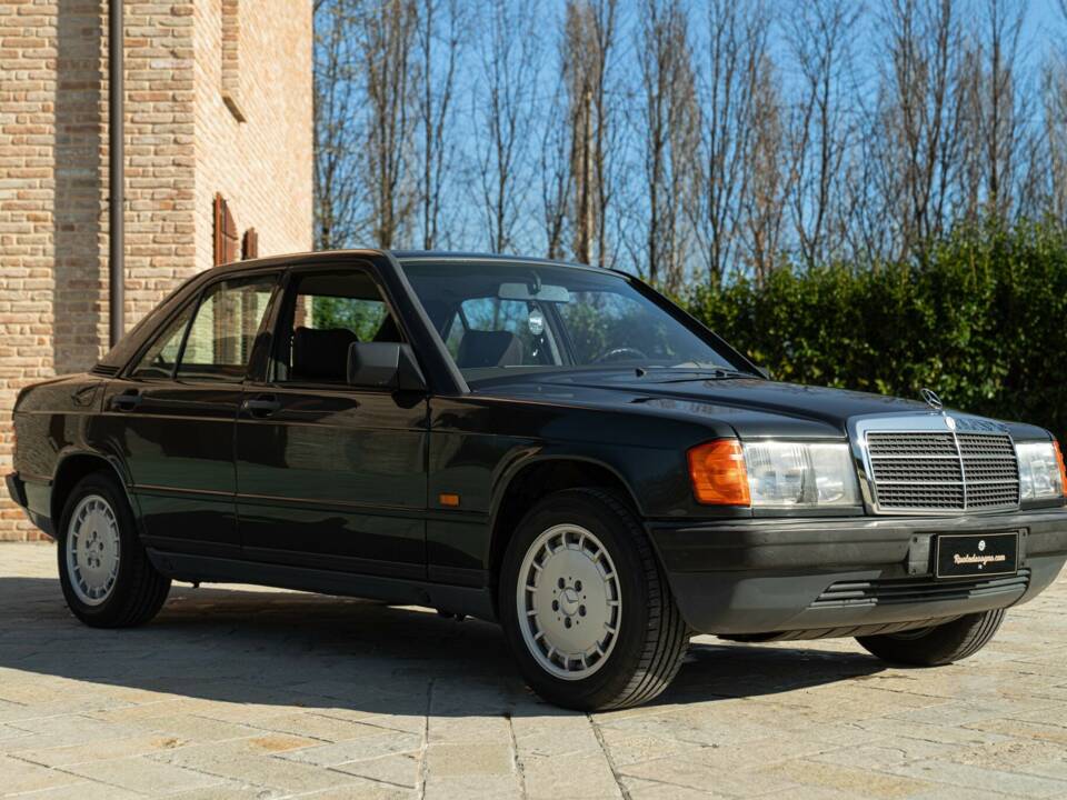 Bild 2/50 von Mercedes-Benz 190 E (1988)