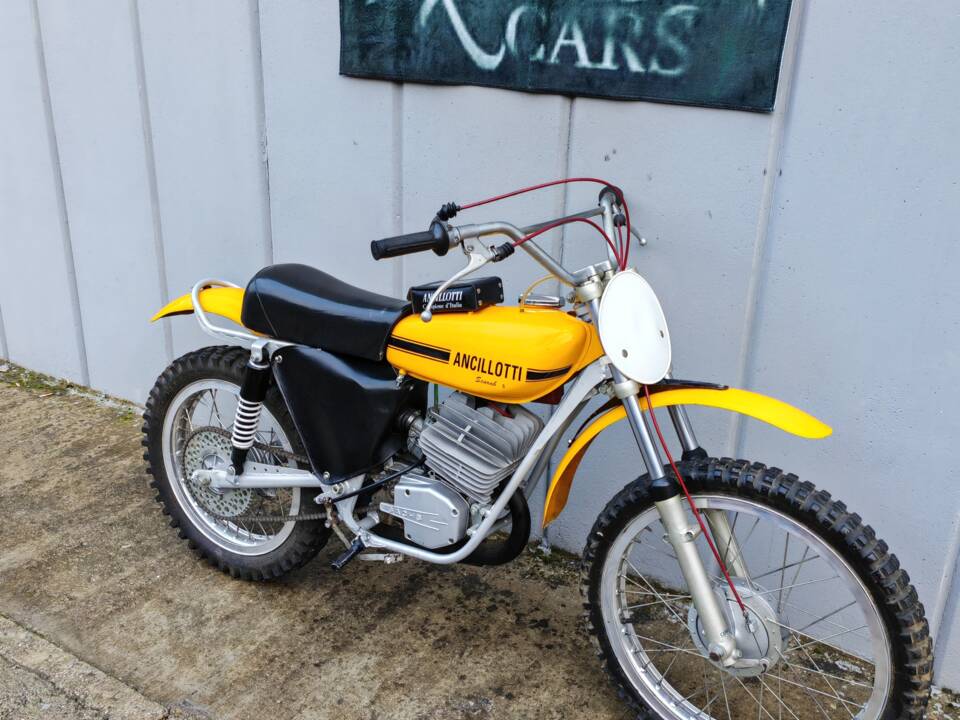 Imagen 5/9 de Ancillotti DUMMY (1976)