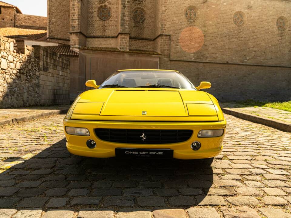 Immagine 2/33 di Ferrari F 355 Berlinetta (1995)