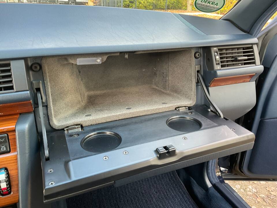 Image 63/149 of Mercedes-Benz 320 TE (1993)