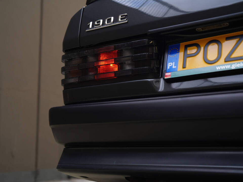 Image 66/83 of Mercedes-Benz 190 E 2.3-16 (1984)
