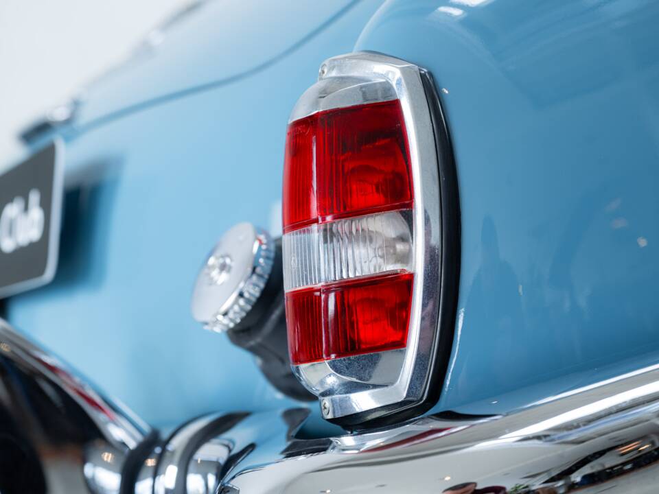 Image 32/40 of Mercedes-Benz 190 SL (1962)